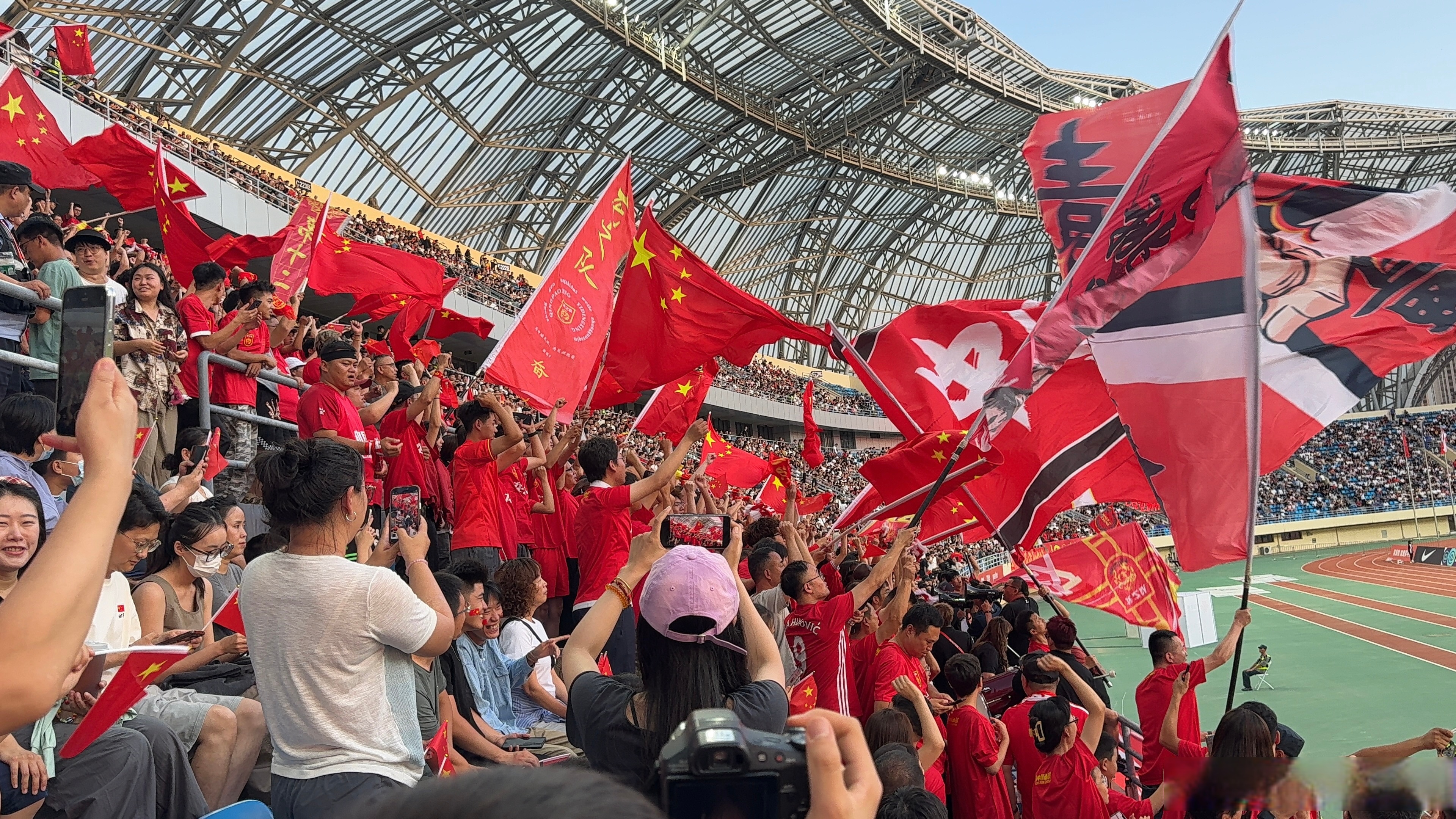 关于外援表现抢眼，带领球队取得胜利的信息