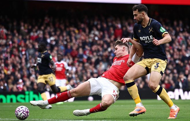 包含西汉姆球员技高一筹，拯救球队喜堂取胜的词条