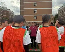 国际篮球盛事激战正酣，球迷狂热助威